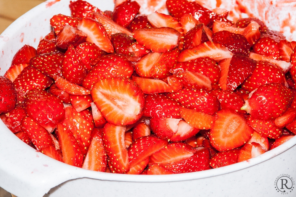 Erdbeeren in Rhabarber-Gelee – Opas Kitchen